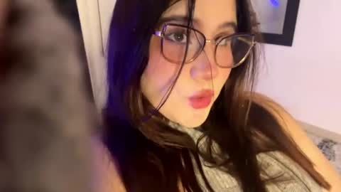 Snapshot of ivy_velvet chatting on July 22, 1:52 am I V Y online show from July 22, 1:52 am
