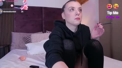 Snapshot of ivydoll_xxx chatting on December 5, 6:43 am Ivy online show from December 5, 6:43 am