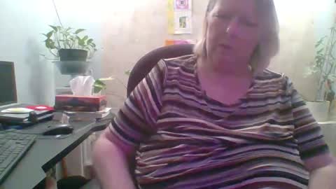 ivyjane3522 online show from April 9, 1:16 am
