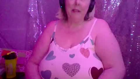 Snapshot of ivyjane3522 chatting on May 24, 4:06 am ivyjane3522 online show from May 24, 4:06 am