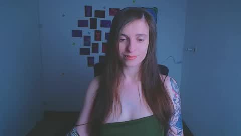 Snapshot of ivynoir_ chatting on May 2, 2:33 pm Ivy online show from May 2, 2:33 pm