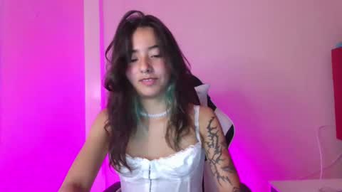 Snapshot of ivystone_ chatting on February 9, 10:14 pm Ivy online show from February 9, 10:14 pm