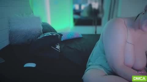 Ivy Swings online show from April 1, 10:38 am