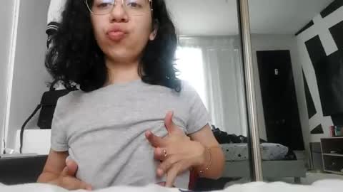 Snapshot of ivyx20 chatting on May 3, 2:12 pm Ivy online show from May 3, 2:12 pm