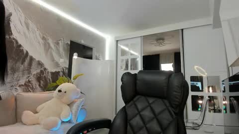 Ivy Belle online show from February 10, 6:06 am