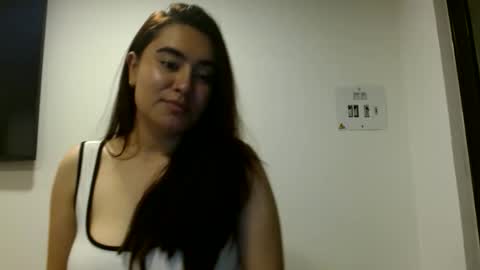Snapshot of ivyy1_ chatting on June 9, 3:18 am Ivy online show from June 9, 3:18 am