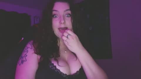 Snapshot of ivyy_sinss chatting on December 4, 1:48 am Amiee online show from December 4, 1:48 am