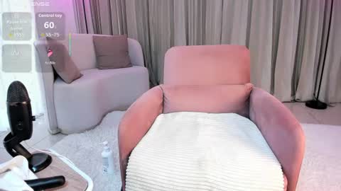 Snapshot of ixchelcherry chatting on June 10, 9:57 pm Ixchel online show from June 10, 9:57 pm