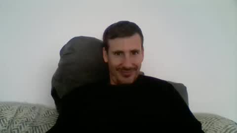 Snapshot of iyoperro chatting on November 10, 11:09 am Casandro online show from November 10, 11:09 am