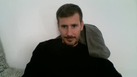 Snapshot of iyoperro chatting on November 18, 10:41 am Casandro online show from November 18, 10:41 am