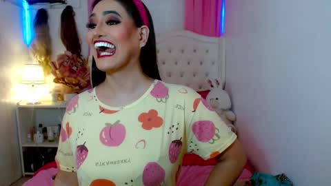 Snapshot of iyotara_miyaka chatting on January 5, 3:32 am iyotara_miyaka online show from January 5, 3:32 am