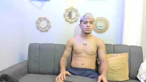 izaack online show from January 24, 1:25 pm