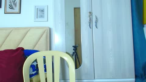 izaack online show from December 13, 9:42 pm