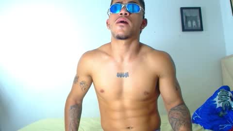 izaack online show from December 23, 6:00 am