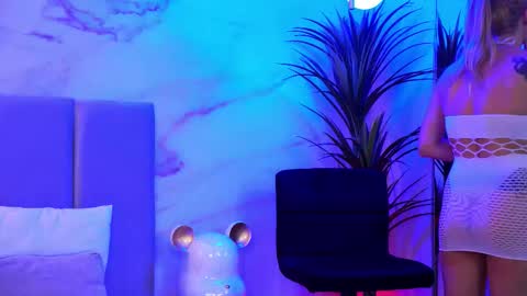 izabelle_02 online show from March 27, 4:51 am