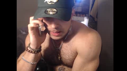 Snapshot of izak144 chatting on February 9, 10:32 pm izak144 online show from February 9, 10:32 pm