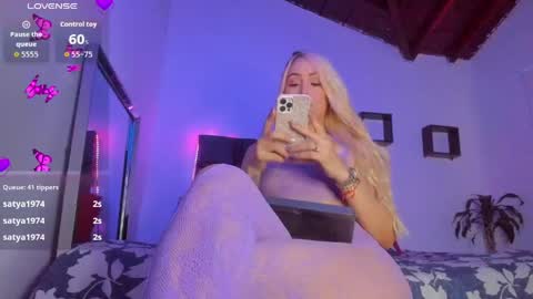Snapshot of izamarqueen chatting on June 2, 3:47 pm izamar online show from June 2, 3:47 pm