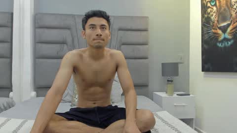 Snapshot of izato chatting on February 22, 11:24 am izato online show from February 22, 11:24 am