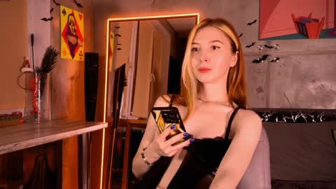 izi online show from February 7, 9:04 pm