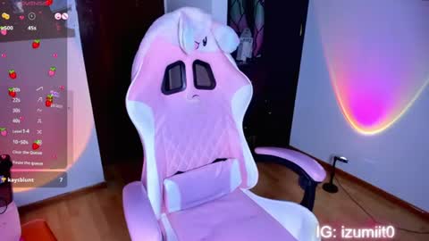 Snapshot of izumi_it0 chatting on August 1, 9:30 am Hi dont forget to follow me on Instagram so you can hear from me when Im not online. online show from August 1, 9:30 am
