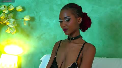 Snapshot of izzie_sugar chatting on October 18, 7:14 pm Sugar Babe online show from October 18, 7:14 pm