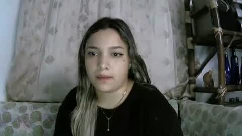 izzy_32 online show from March 29, 6:57 am