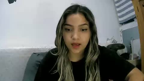 izzy_32 online show from April 4, 2:10 am