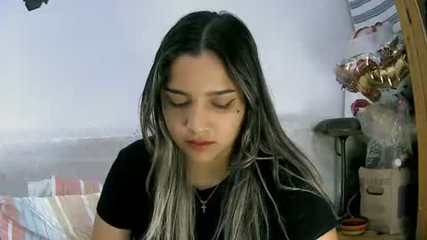 Snapshot of izzy_32 chatting on April 30, 9:19 pm izzy_32 online show from April 30, 9:19 pm