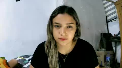 Snapshot of izzy_32 chatting on May 22, 7:30 pm izzy_32 online show from May 22, 7:30 pm