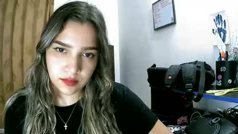 Snapshot of izzy_32 chatting on June 14, 11:40 pm izzy_32 online show from June 14, 11:40 pm