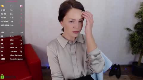 Queen of nylon  Victoria online show from January 10, 5:09 am