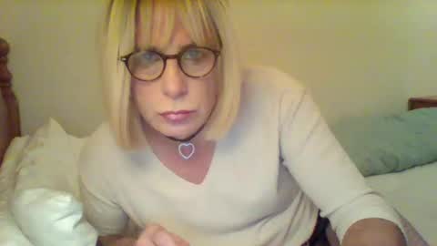 izzy_mchoney online show from September 10, 12:43 am