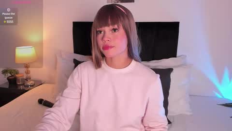 Snapshot of izzy_vega chatting on February 9, 10:32 pm Izzy vega  online show from February 9, 10:32 pm