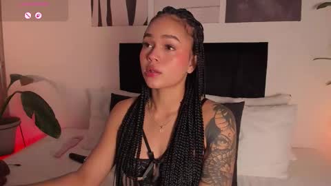 Snapshot of izzy_vega chatting on February 1, 12:20 am Izzy vega online show from February 1, 12:20 am