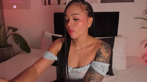 Snapshot of izzy_vega chatting on February 6, 12:15 am Izzy vega online show from February 6, 12:15 am