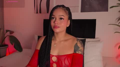 Snapshot of izzy_vega chatting on February 6, 10:35 pm Izzy vega online show from February 6, 10:35 pm