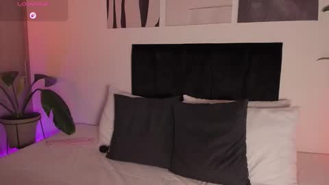 Snapshot of izzy_vega chatting on February 12, 1:22 am Izzy vega online show from February 12, 1:22 am