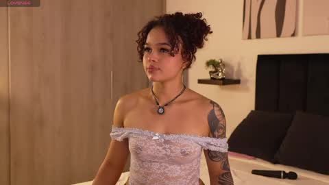 Snapshot of izzy_vega chatting on June 4, 11:33 pm Izzy vega online show from June 4, 11:33 pm