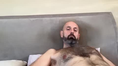 izzysboytoy1 online show from March 18, 8:06 am