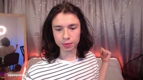 Hey im Jaxxxon check my info     online show from June 16, 11:57 am