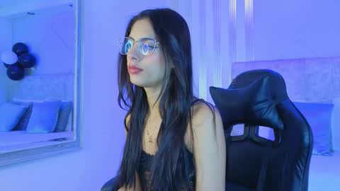 j_belle_ online show from March 22, 2:53 pm