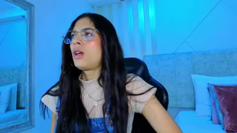 Snapshot of j_belle_ chatting on April 26, 1:31 pm j_belle_ online show from April 26, 1:31 pm