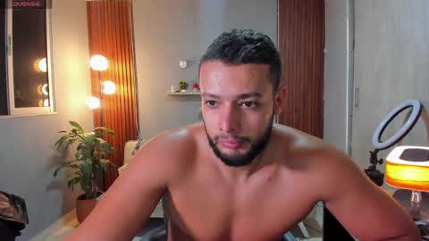 Snapshot of j_calix chatting on April 30, 11:31 pm Calix Independient model Insta and twt Calixsnake online show from April 30, 11:31 pm