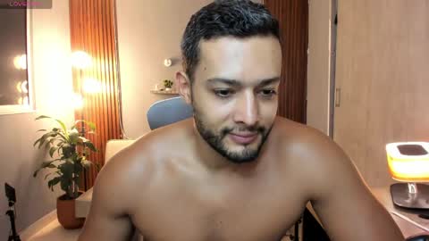 Snapshot of j_calix chatting on June 8, 9:15 pm Calix Independient model Insta and twt Calixsnake online show from June 8, 9:15 pm
