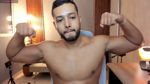 Snapshot of j_calix chatting on June 9, 8:20 pm Calix Independient model Insta and twt Calixsnake online show from June 9, 8:20 pm