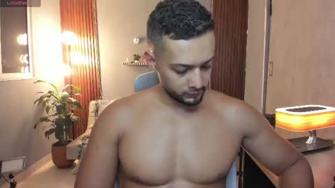 Snapshot of j_calix chatting on June 14, 9:50 pm Calix Independient model Insta and twt Calixsnake online show from June 14, 9:50 pm