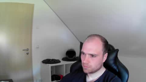 here4y online show from April 8, 8:47 am