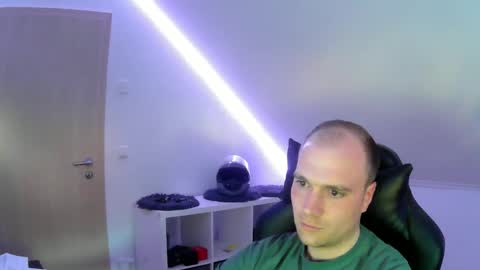 here4y online show from April 14, 5:41 pm