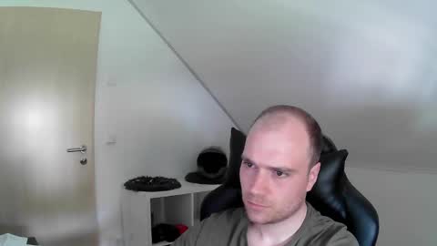 here4y online show from April 18, 10:52 am