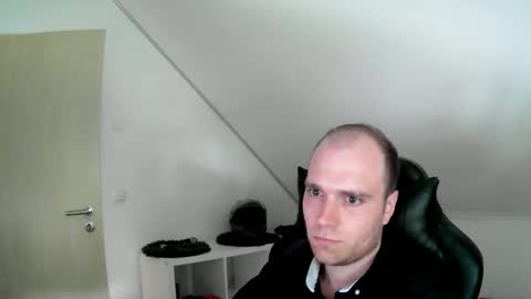 Snapshot of j_german783377 chatting on June 8, 3:34 pm here4y online show from June 8, 3:34 pm